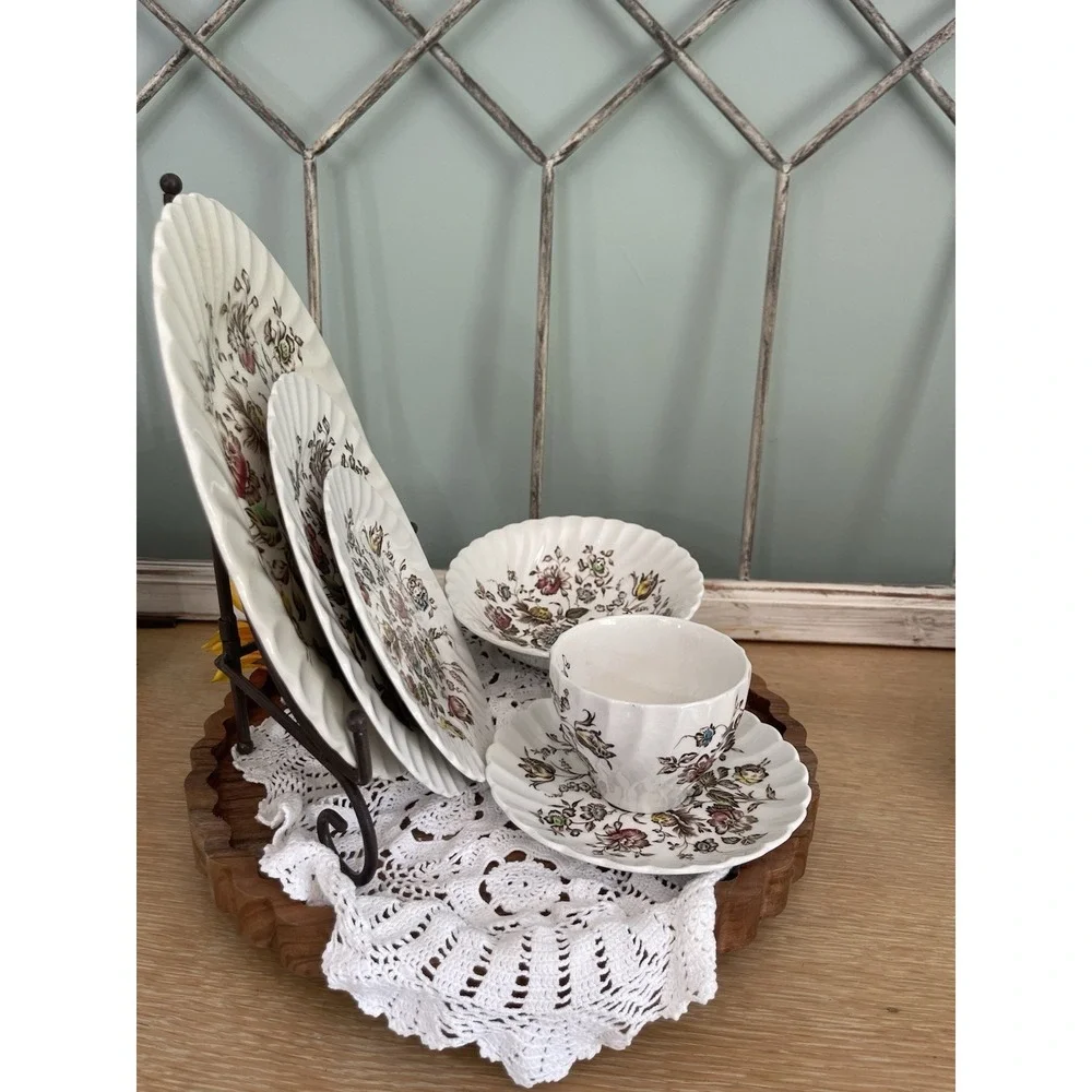 Vintage Johnson Brothers Staffordshire Bouquet 6 Piece Setting England IRONSTONE
